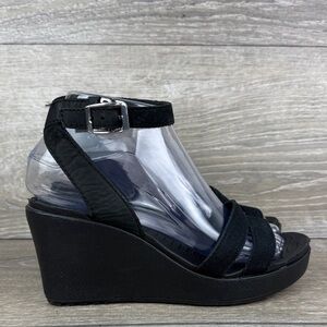 Crocs Leigh II Wedge 11382 Women’s Sz 7 Black Strappy Ankle Wrap Buckle Sandals